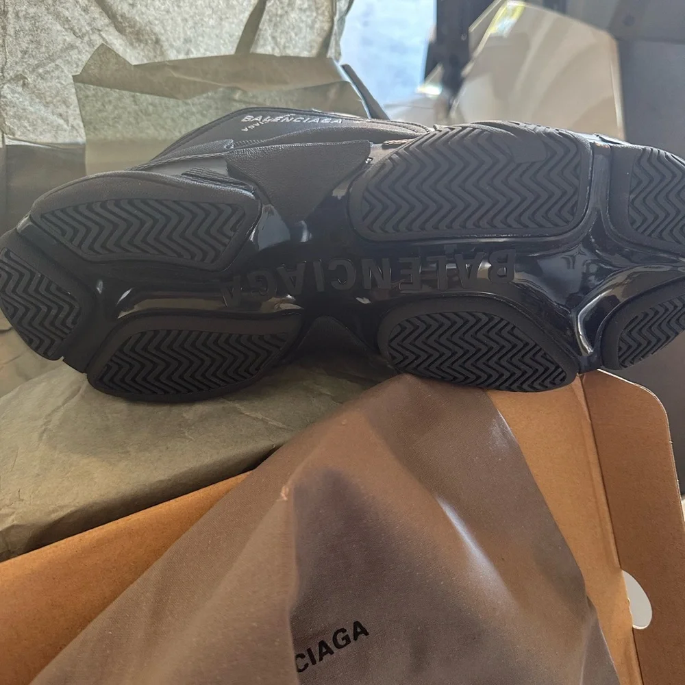 Balenciaga Men's Black Sneakers - Picture 2 of 6